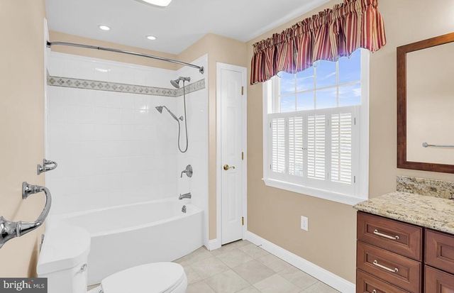 1813 HUNTER DR, Mechanicsburg, PA 17050