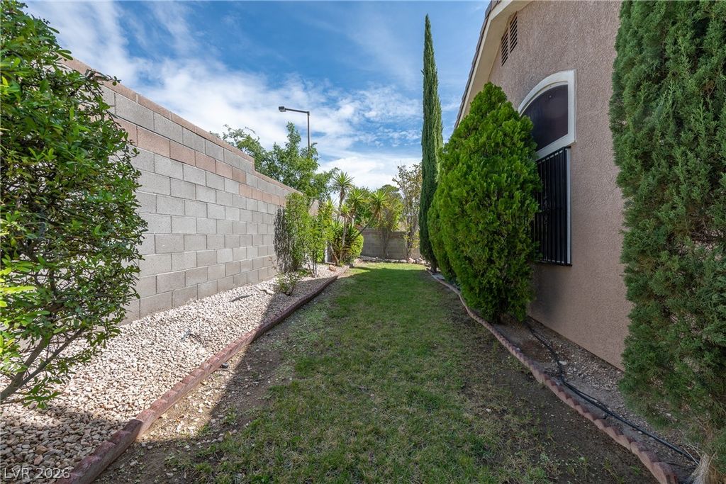 Image 7 of property listing at 1037 Novara Lane, Las Vegas, NV 89144