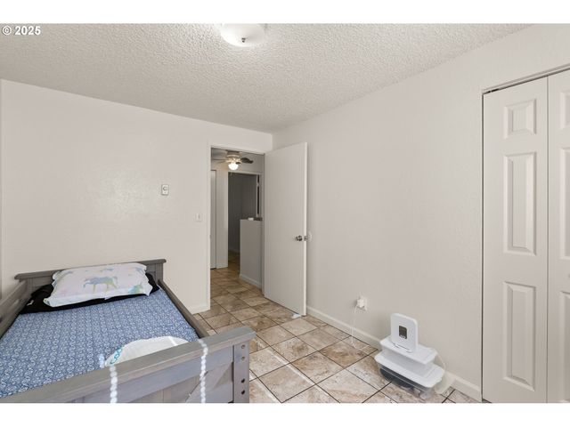 1720 17TH St, Springfield, OR 97477