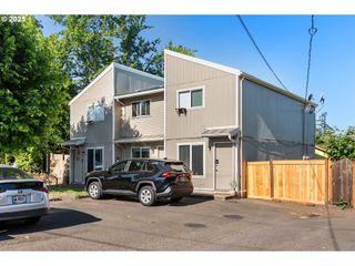 1720 17TH St, Springfield, OR 97477