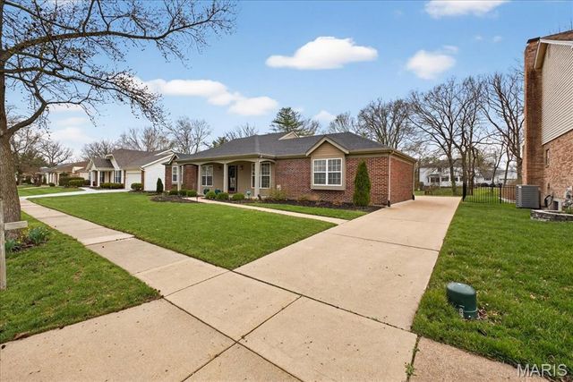 14949 Royalbrook Drive, Chesterfield, MO 63017