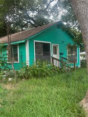 2320 6th Avenue N, Texas City, TX 77590
