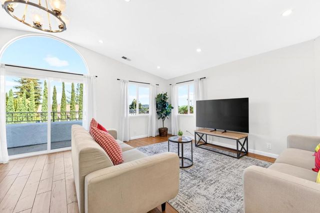 6543 Skyfarm Drive, San Jose, CA 95120