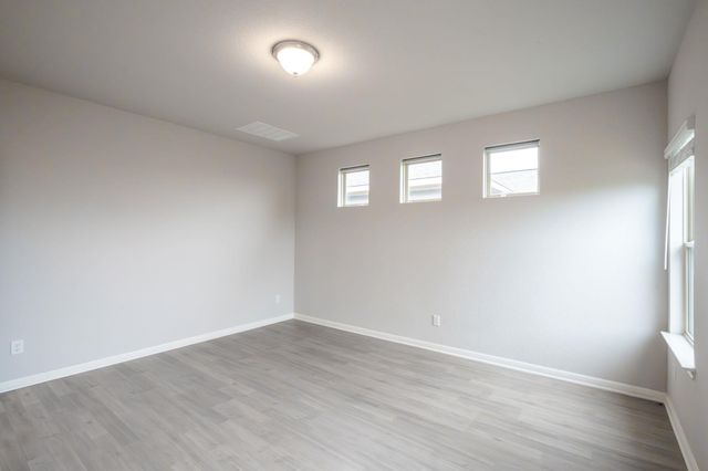 208 Kellys Heroes WAY, Jarrell, TX 76537