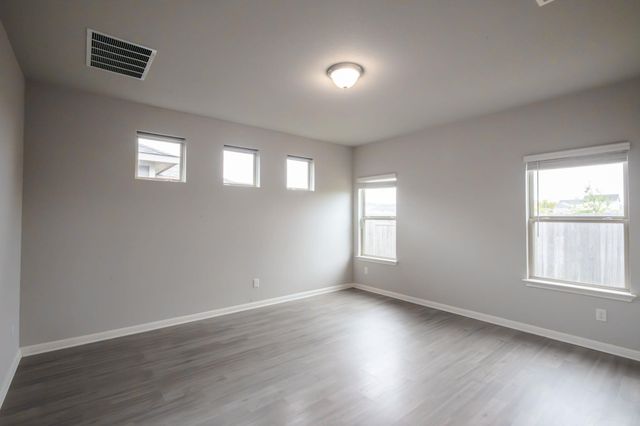 208 Kellys Heroes WAY, Jarrell, TX 76537