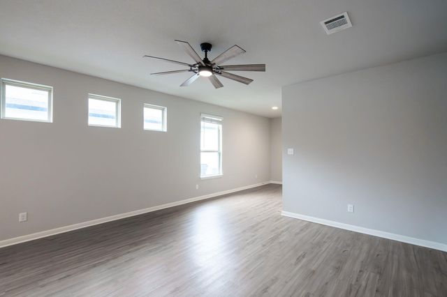 208 Kellys Heroes WAY, Jarrell, TX 76537