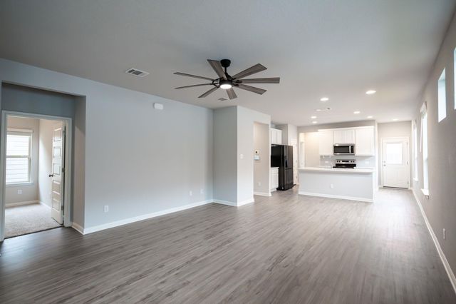 208 Kellys Heroes WAY, Jarrell, TX 76537