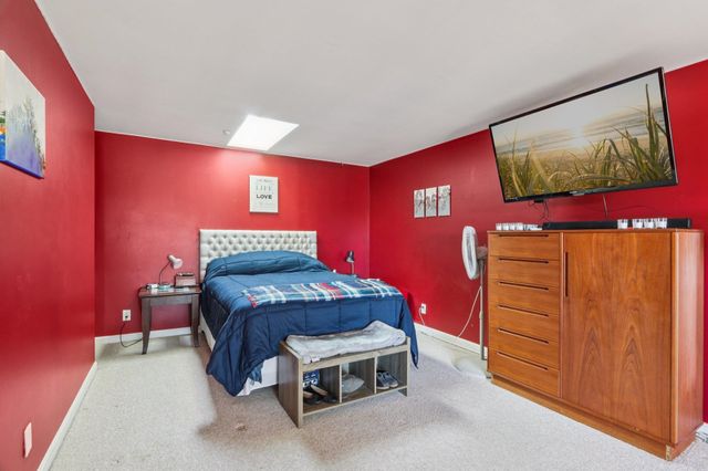 12 April Ct # B, Hudson, NH 03051