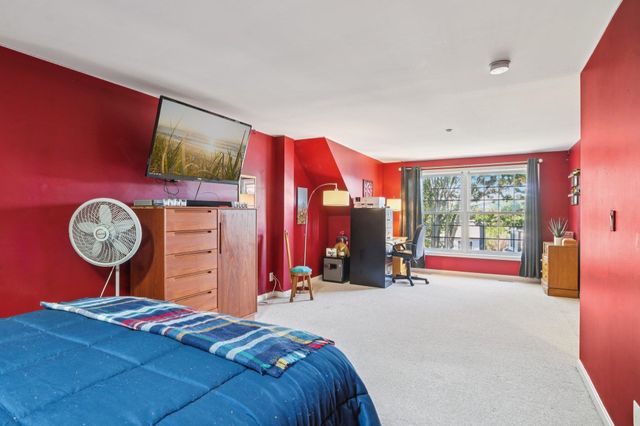 12 April Ct # B, Hudson, NH 03051