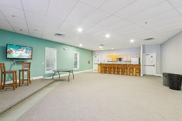 12 April Ct # B, Hudson, NH 03051
