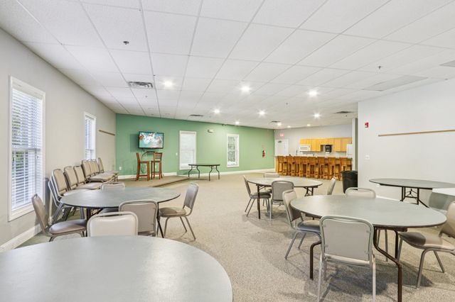 12 April Ct # B, Hudson, NH 03051