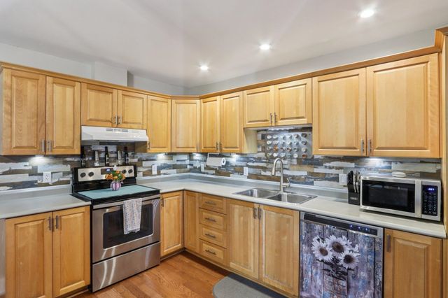 12 April Ct # B, Hudson, NH 03051