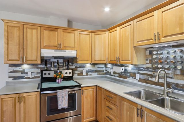 12 April Ct # B, Hudson, NH 03051