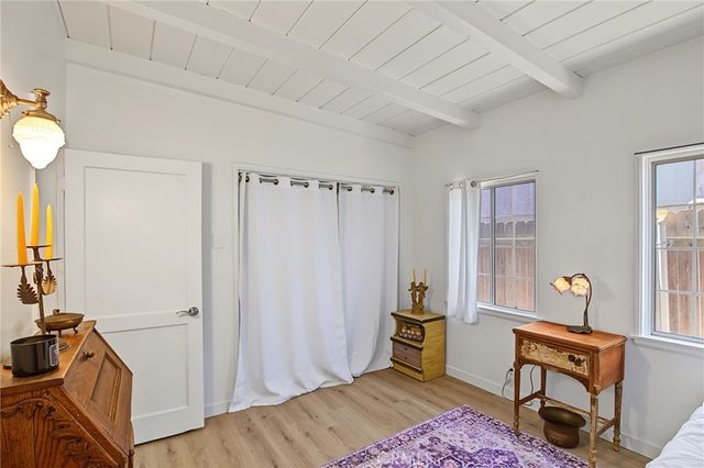 2905 W Chandler Boulevard, Burbank, CA 91505
