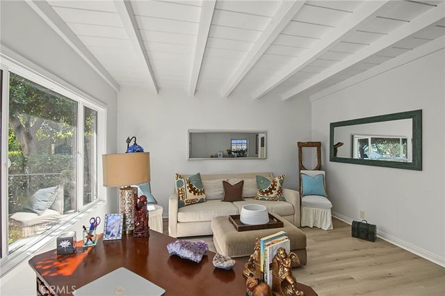 2905 W Chandler Boulevard, Burbank, CA 91505