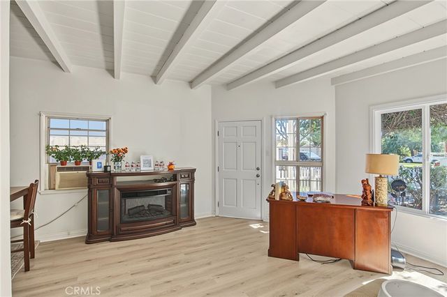 2905 W Chandler Boulevard, Burbank, CA 91505