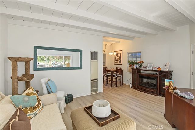 2905 W Chandler Boulevard, Burbank, CA 91505