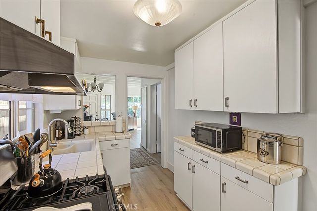 2905 W Chandler Boulevard, Burbank, CA 91505