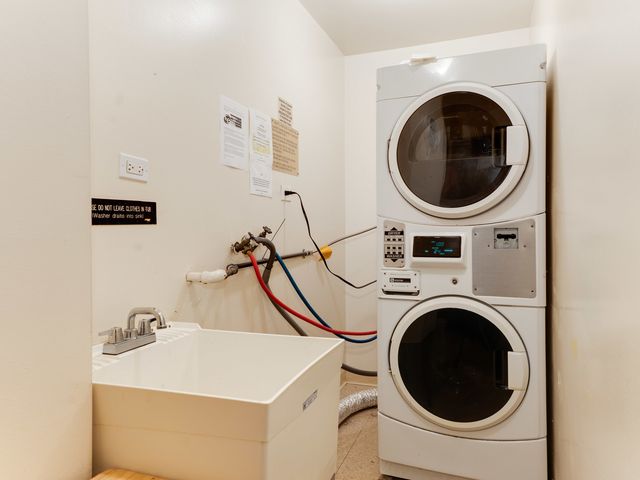 7211 Wolf Road 301A, Indian Head Park, IL 60525