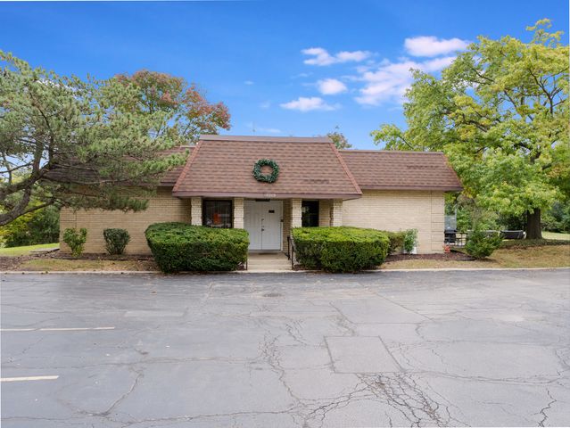 7211 Wolf Road 301A, Indian Head Park, IL 60525