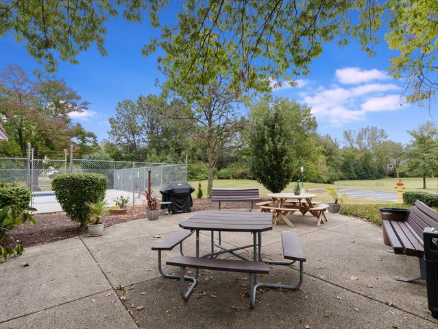 7211 Wolf Road 301A, Indian Head Park, IL 60525