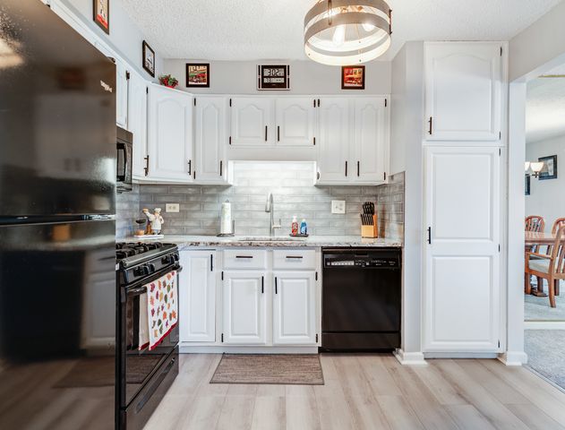 7211 Wolf Road 301A, Indian Head Park, IL 60525