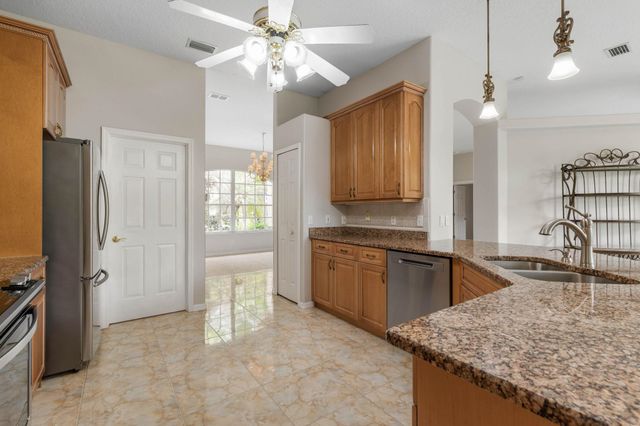22 Ibis Ct, Palm Coast, FL 32137