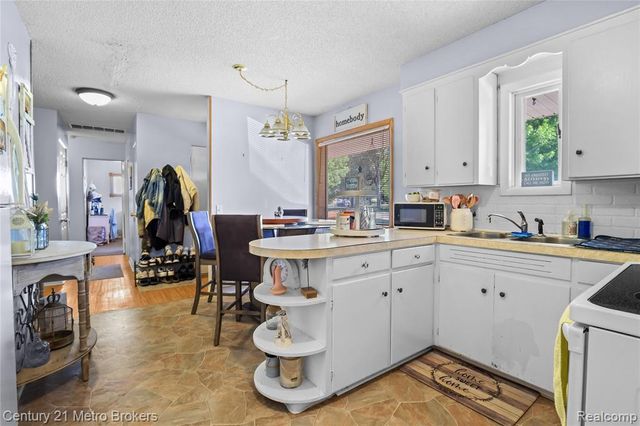1319 Coutant Street, Flushing, MI 48433