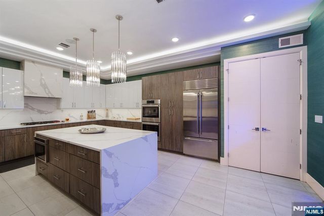 606 Undercliff Avenue 1, Edgewater, NJ 07020