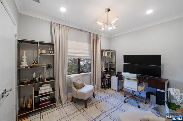 606 Undercliff Avenue 1, Edgewater, NJ 07020