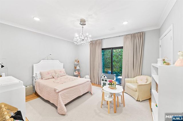 606 Undercliff Avenue 1, Edgewater, NJ 07020