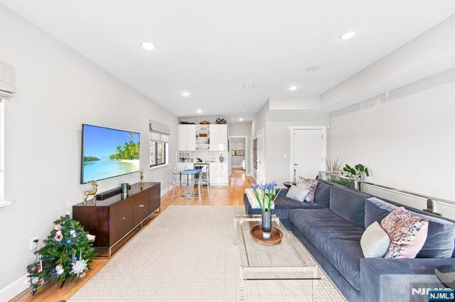 606 Undercliff Avenue 1, Edgewater, NJ 07020