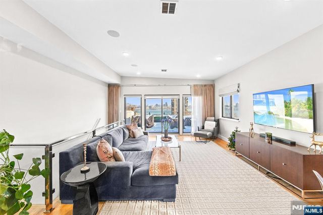 606 Undercliff Avenue 1, Edgewater, NJ 07020