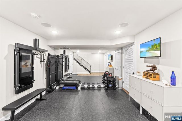 606 Undercliff Avenue 1, Edgewater, NJ 07020