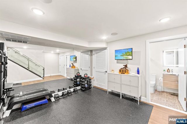 606 Undercliff Avenue 1, Edgewater, NJ 07020