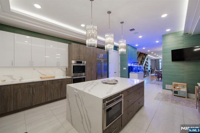 606 Undercliff Avenue 1, Edgewater, NJ 07020