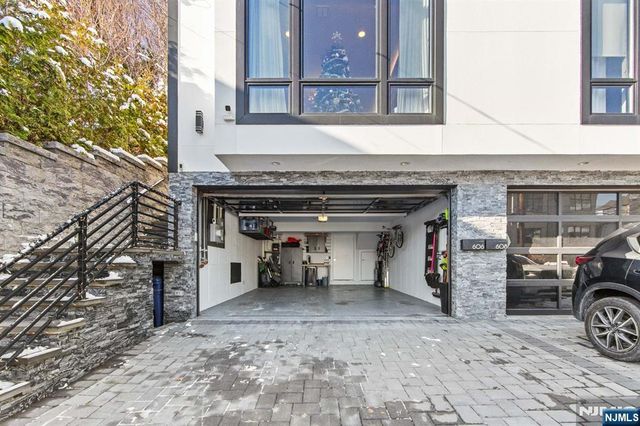 606 Undercliff Avenue 1, Edgewater, NJ 07020