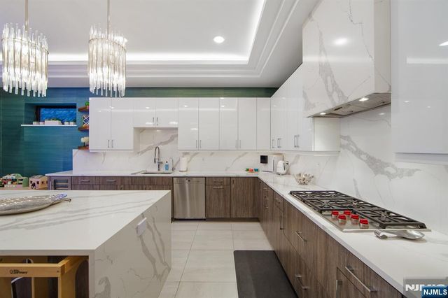 606 Undercliff Avenue 1, Edgewater, NJ 07020