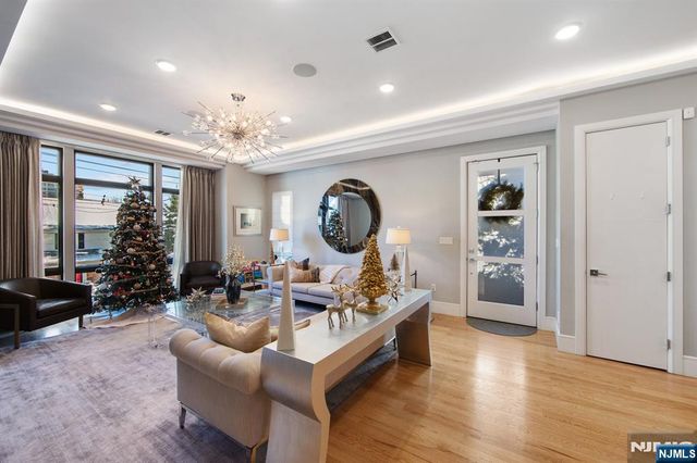 606 Undercliff Avenue 1, Edgewater, NJ 07020