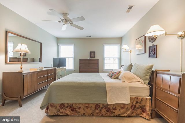 1302-B GINGER DR, Mount Laurel, NJ 08054