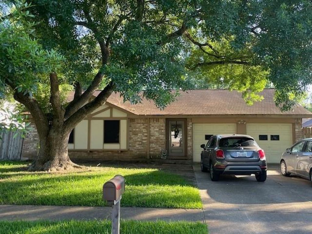 16126 Tibet Road, Friendswood, TX 77546