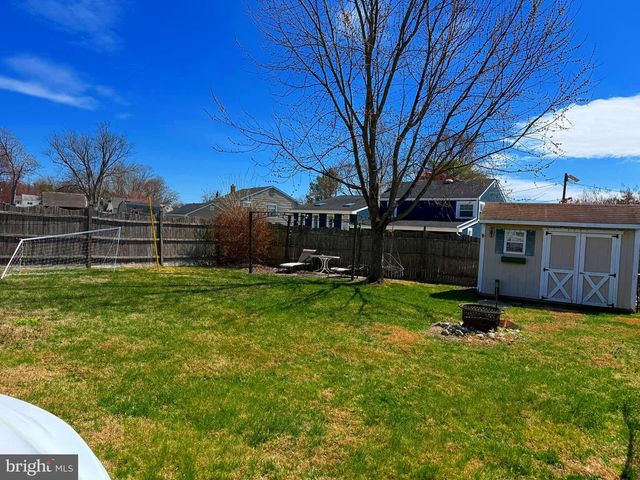 512 CLOVERDALE RD, Blackwood, NJ 08012