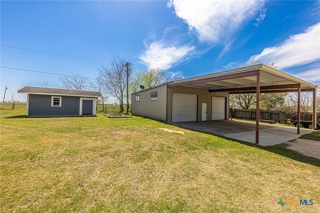 985 County Road 301, Shiner, TX 77984