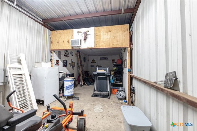 985 County Road 301, Shiner, TX 77984