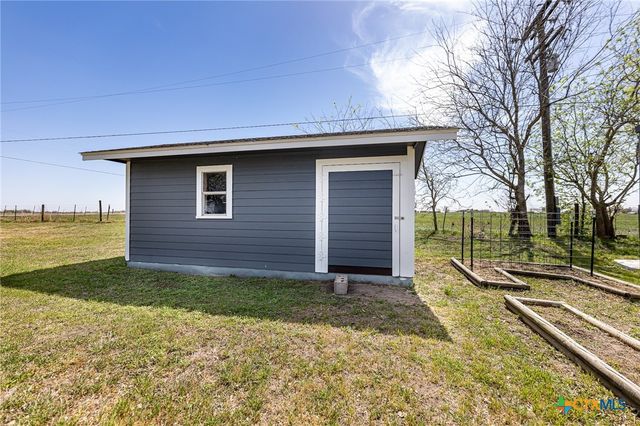 985 County Road 301, Shiner, TX 77984