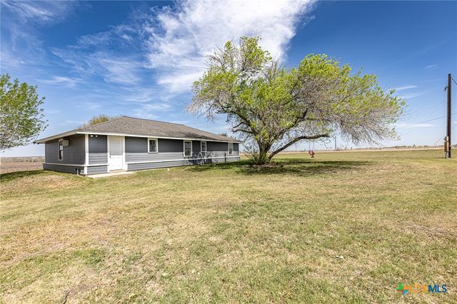 985 County Road 301, Shiner, TX 77984