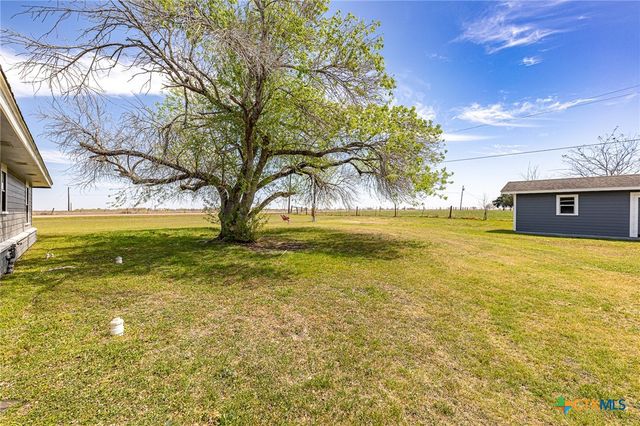 985 County Road 301, Shiner, TX 77984