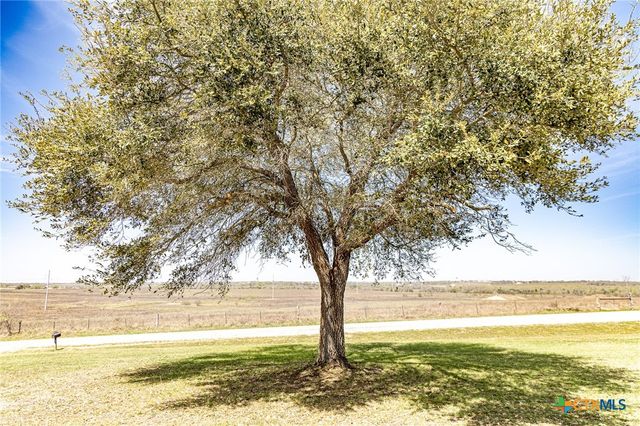 985 County Road 301, Shiner, TX 77984