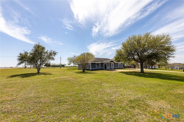 985 County Road 301, Shiner, TX 77984
