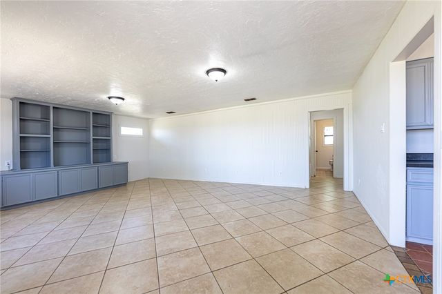 985 County Road 301, Shiner, TX 77984